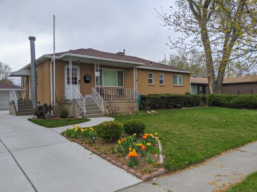 5932 S La Salle Dr unit B, Murray, UT 84123 - photo 1