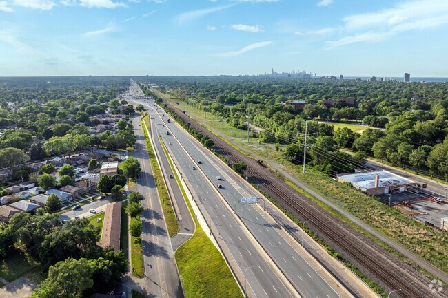 Jeffrey Manor residents can access the Chicago Skyway.