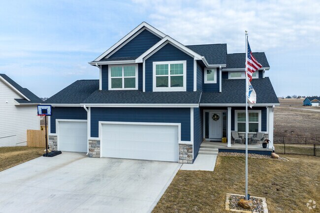 Modern Traditional-style House in one of Granger's Fast Growing Developments
