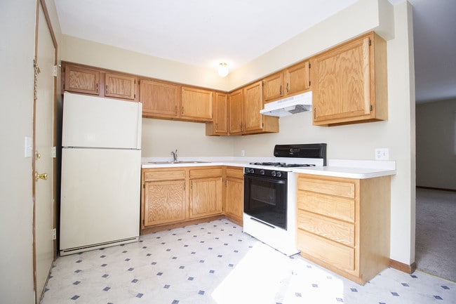 4715 Bennett Rd, Toledo, OH 43612 - photo 5