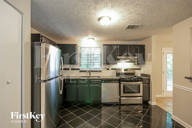 5225 Martins Crossing Rd, Stone Mountain, GA 30088 - photo 5