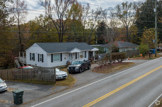 Closer together on streets North Gate - Big Ridge sit on medium lots.