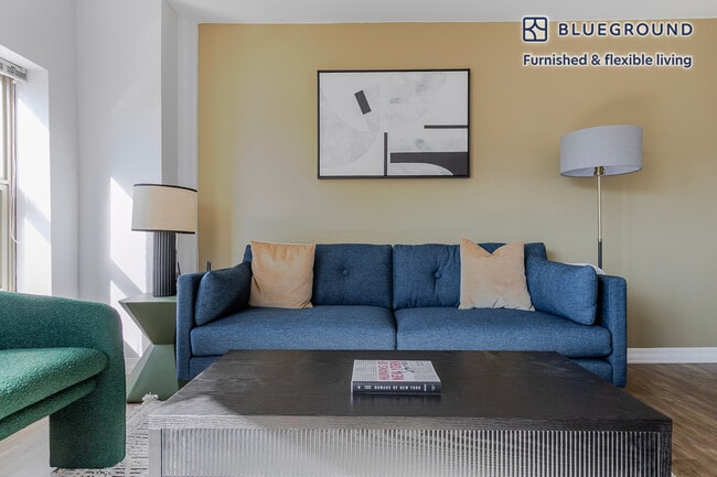 8 W Chestnut St unit FL18-ID1301, Chicago, IL 60610 - photo 2