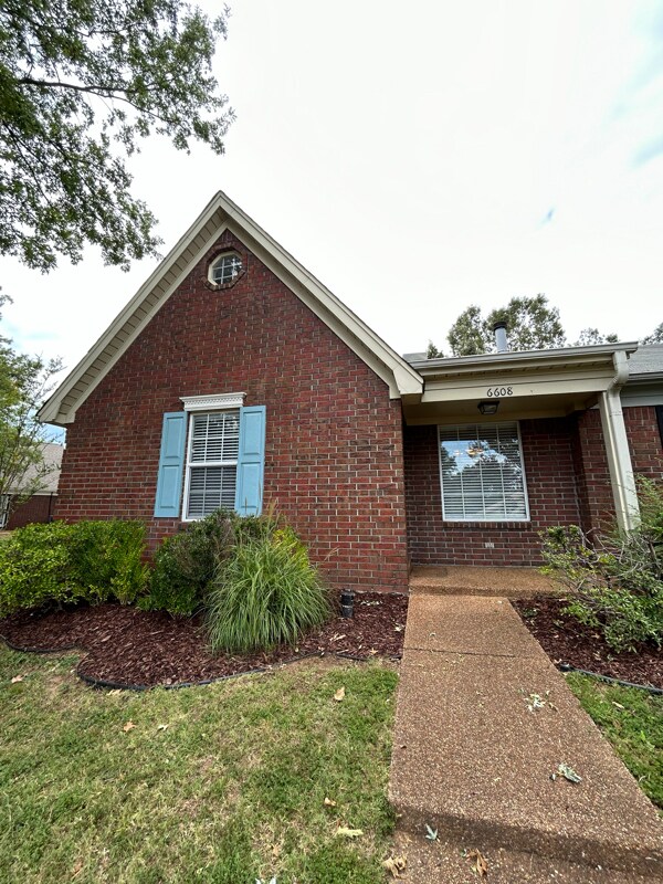 6608 Sungate Dr S, Bartlett, TN 38135