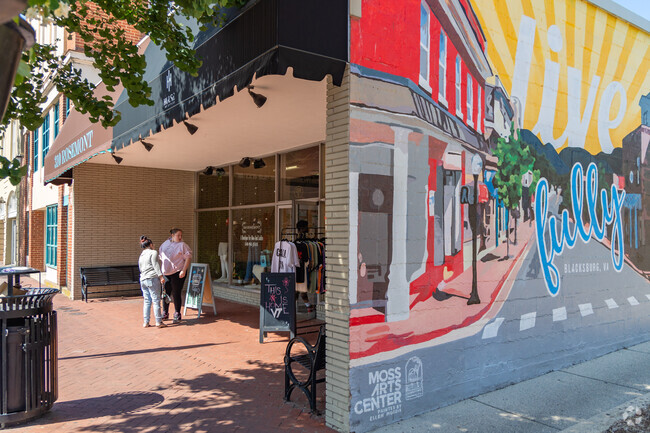 Murphy's close proximity to shopping centers ensures that residents have access to necessities.