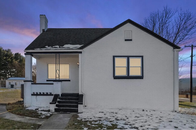 701 S 2nd St, Shenandoah, VA 22849 - photo 2