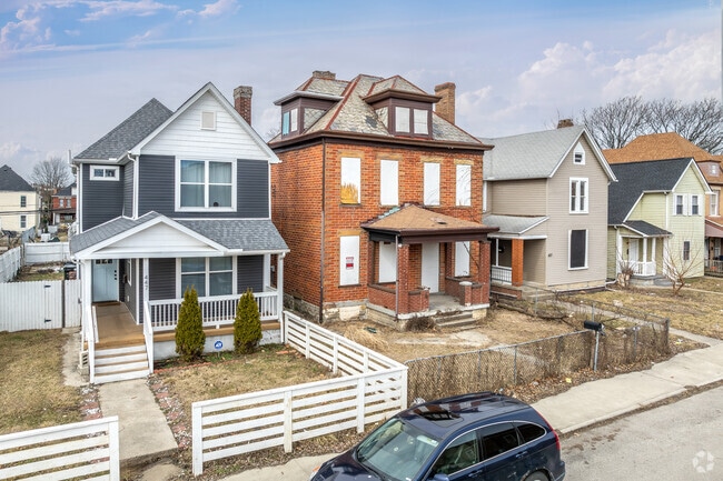 Many homes in Mount Vernon are undergoing renovations, preserving historic charm while modernizing.