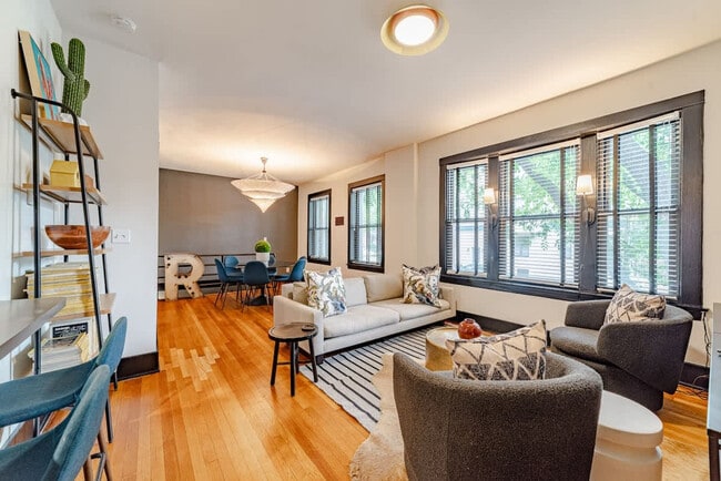 1708 W Waveland Ave unit ID1360094P, Chicago, IL 60613 - photo 2