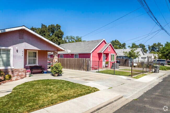 Mid-20th century cottages and ranch-style homes are most common in Broderick-Bryte.