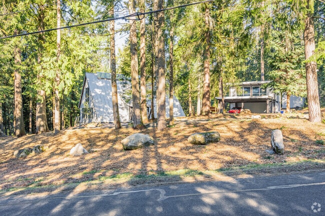 Traditional multistory homes with cabin-inspired architecture can be found in Mirrormont.