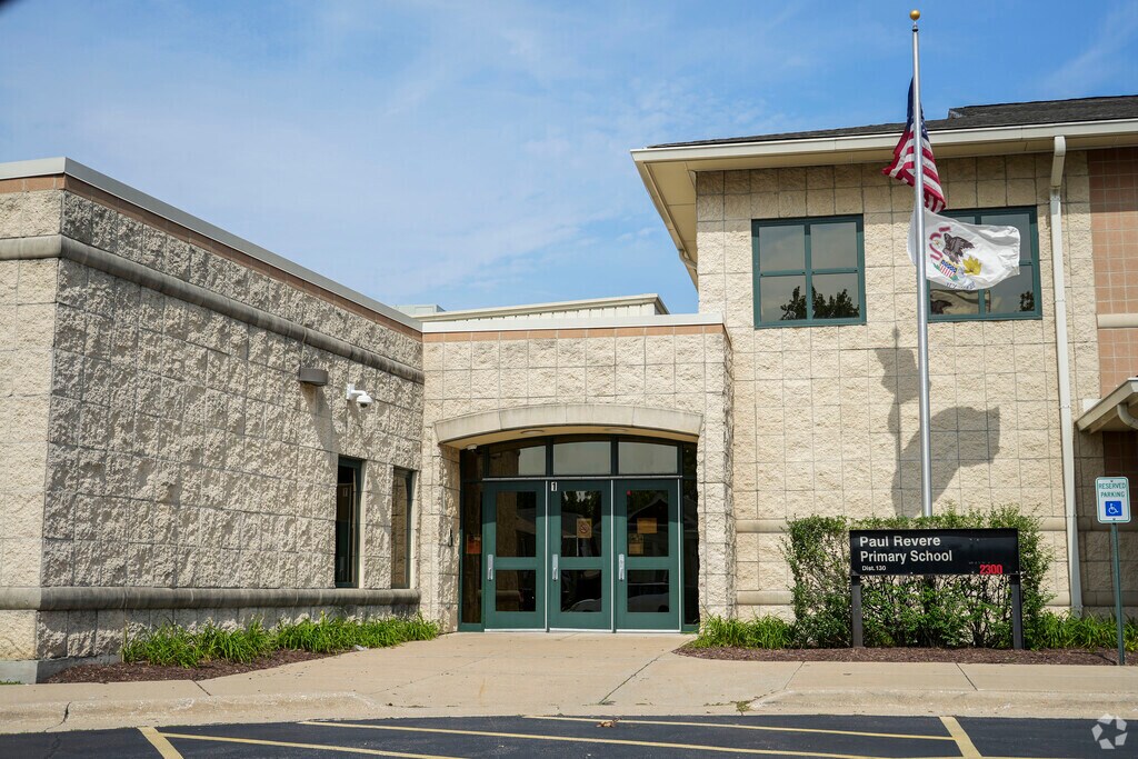Paul Revere Primary School provides education in the neighborhood of Blue Island.