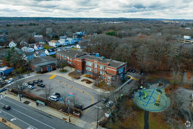 Beethoven Elementary School provides a well-rounded education and promotes academic excellence.