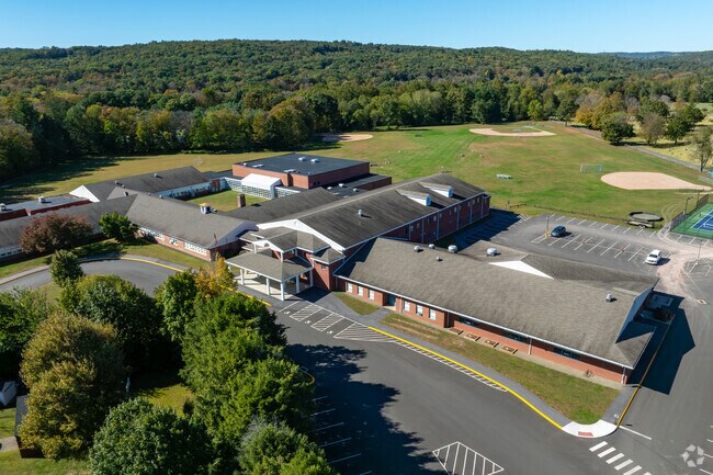 Niche gives Woodbury Middle School a B rating.