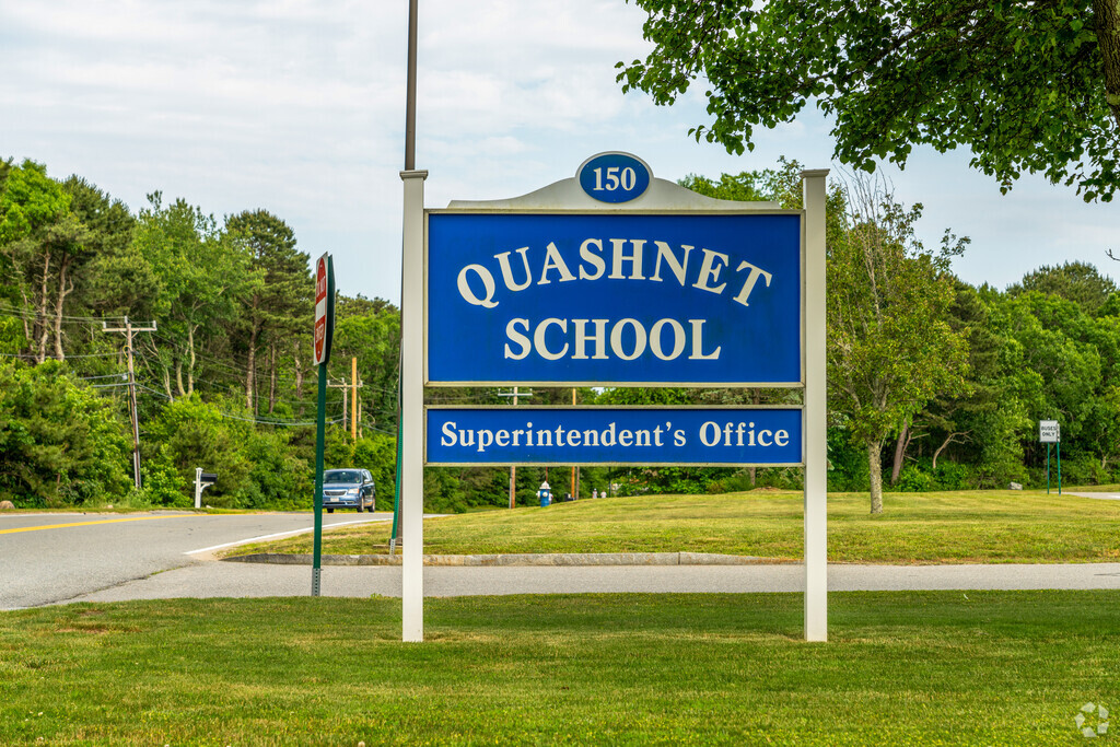 Quashnet School is a public elementary school located in Mashpee for students in grades 3rd-6th.