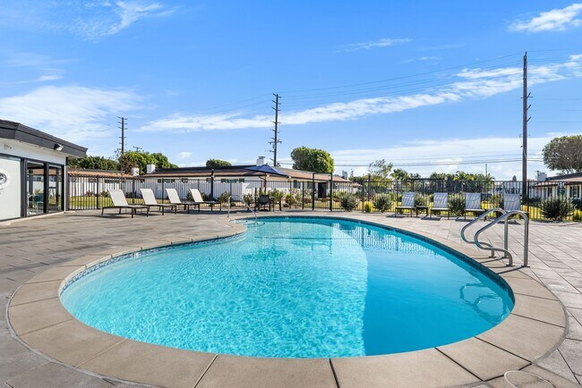 Grove House, Orange, CA 92867 - photo 7