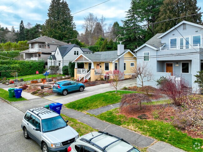 Row of homes in Seward Park