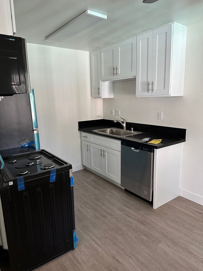 New York Apartments, Redlands, CA 92373 - photo 3