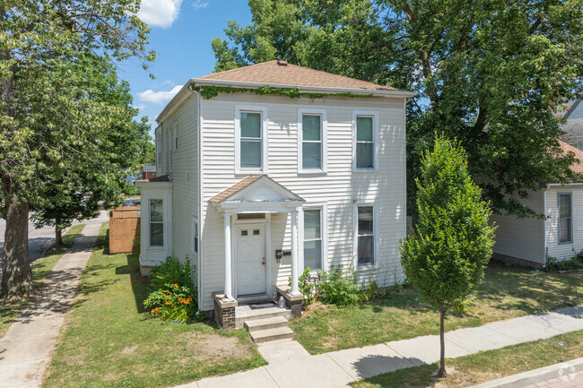 Historic Jefferson shares the charm and style of Lafayette with large Italianate homes.