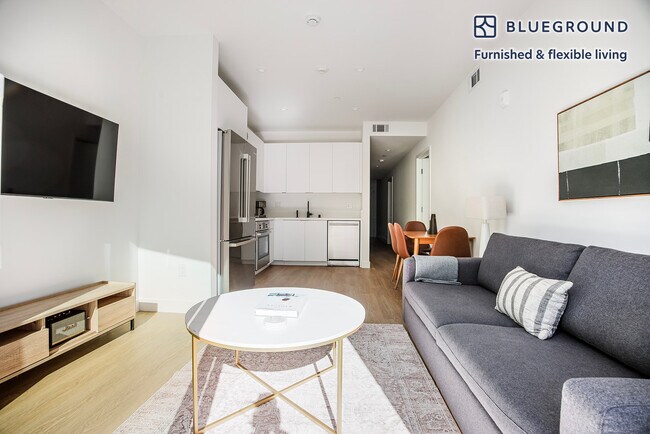 1130 N Orange Dr unit FL3-ID1304, Los Angeles, CA 90038 - photo 3