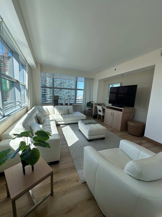 Brickell Arch unit FL27-ID1328108P, Miami, FL 33131 - photo 2