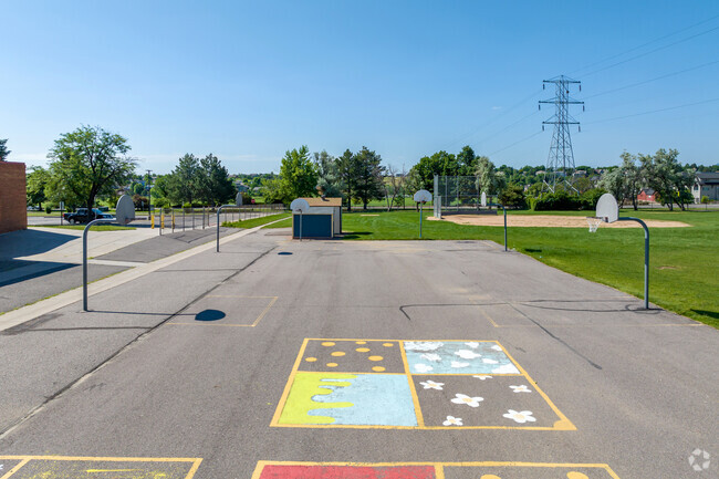 The student-teacher ratio at Vanderhoof Elementary School is 17 to 1.