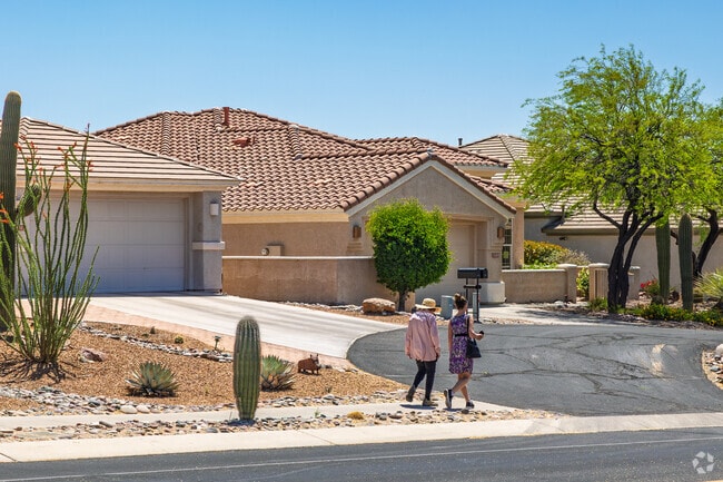 Take a stroll along the sidewalks of Heritage Highlands at Dove Mountain.