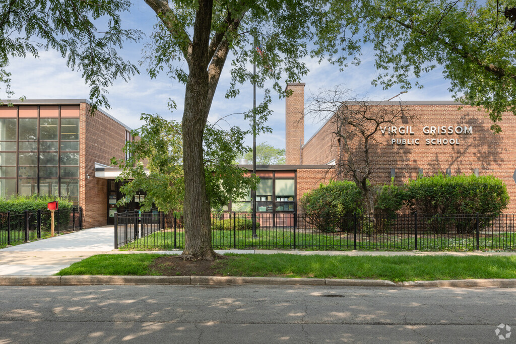 Grissom Elementary
Public Pre-K, Elementary & Middle School, Hegewisch, Chicago, IL.