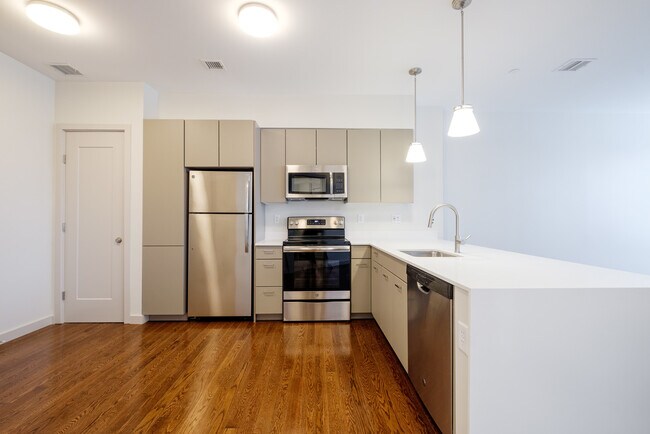 496 Harvard St unit 4, Brookline, MA 02446 - photo 3