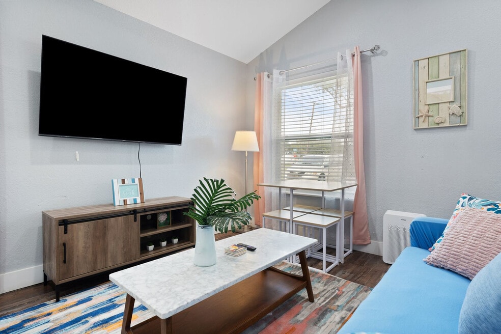 511 N Racine St unit ID1268431P, Rockport, TX 78382 - photo 1