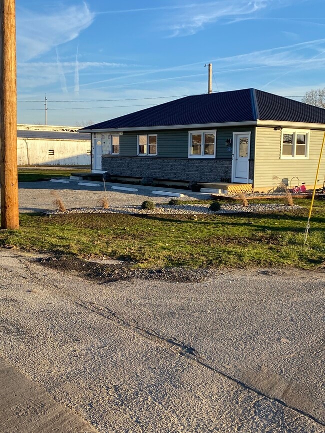 105 Wapak St unit Suite 1, Wapakoneta, OH 45895 - photo 2