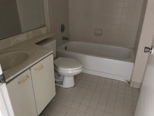 6280 NW 186th St unit 310, Hialeah, FL 33015 - photo 5