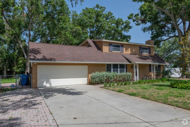 Bi-level homes are among the less common ones in most of Largo, but the Newport neighborhood has many.