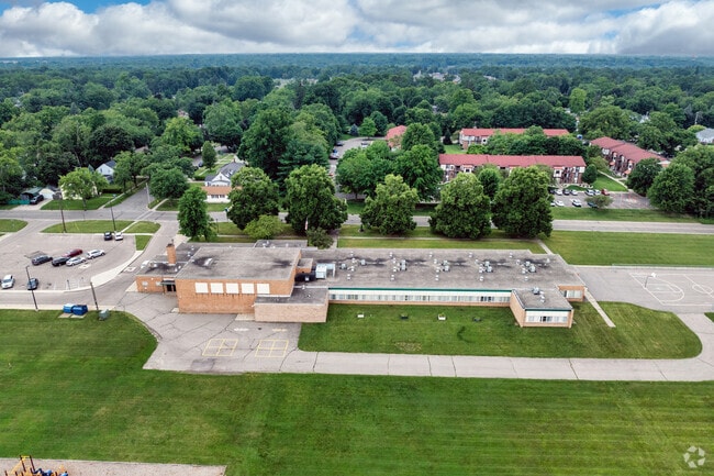 Greenwood Elementary School has B- rated teachers on Niche.