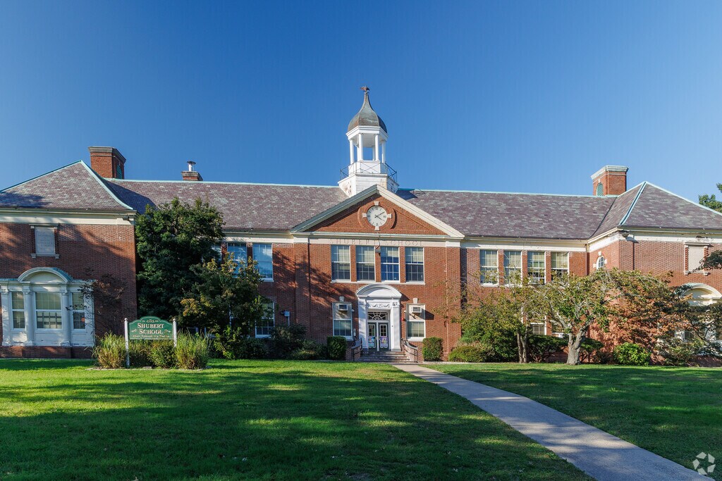 Baldwin High School@Shubert offers a non-traditional high school CTE program.