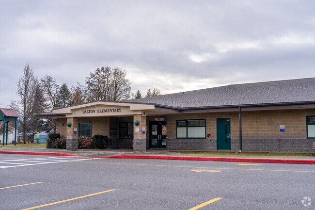 Dalton Elementary sits close to other parks and schools in the neighborhood.