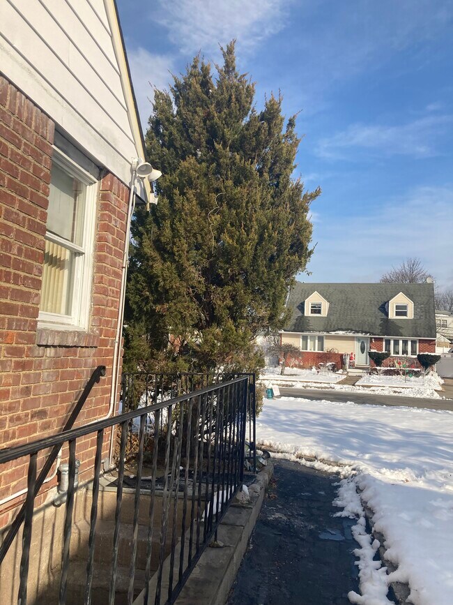 764 Lenore Ln unit 2, Elmont, NY 11003 - photo 2
