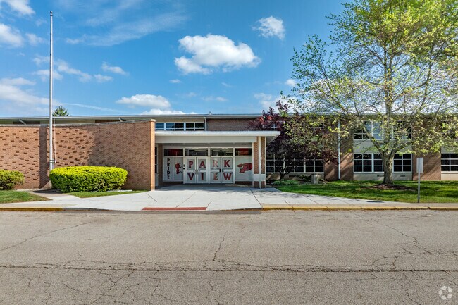 Parkview Middle School is a public school with 731 students near Oak Park.