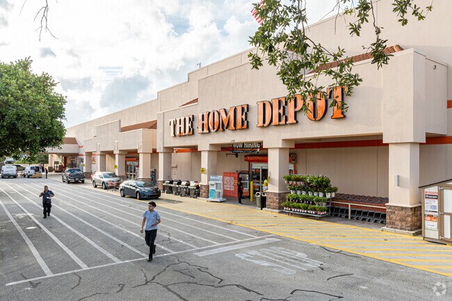 There are convenient big box retailers like Home Depot located in North Laurel to meet all of your home needs.