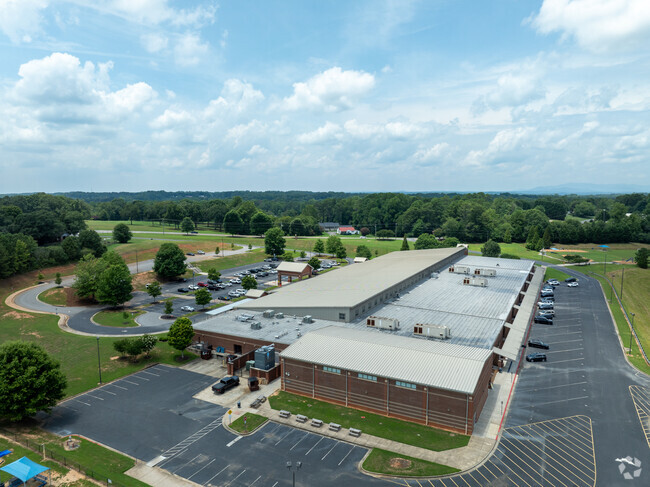 Silver City Elementary School has a 6 from GreatSchools Rating.