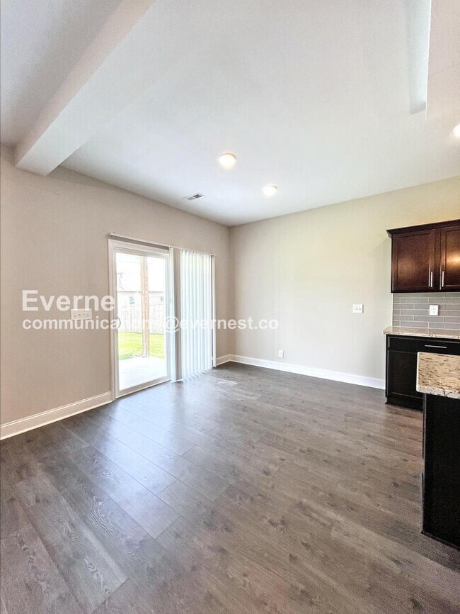 829 Marksman Ct, Clarksville, TN 37042 - photo 4