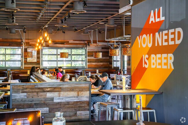 Karl Strauss restaurant serves up fresh made brews and food in 4S Ranch.