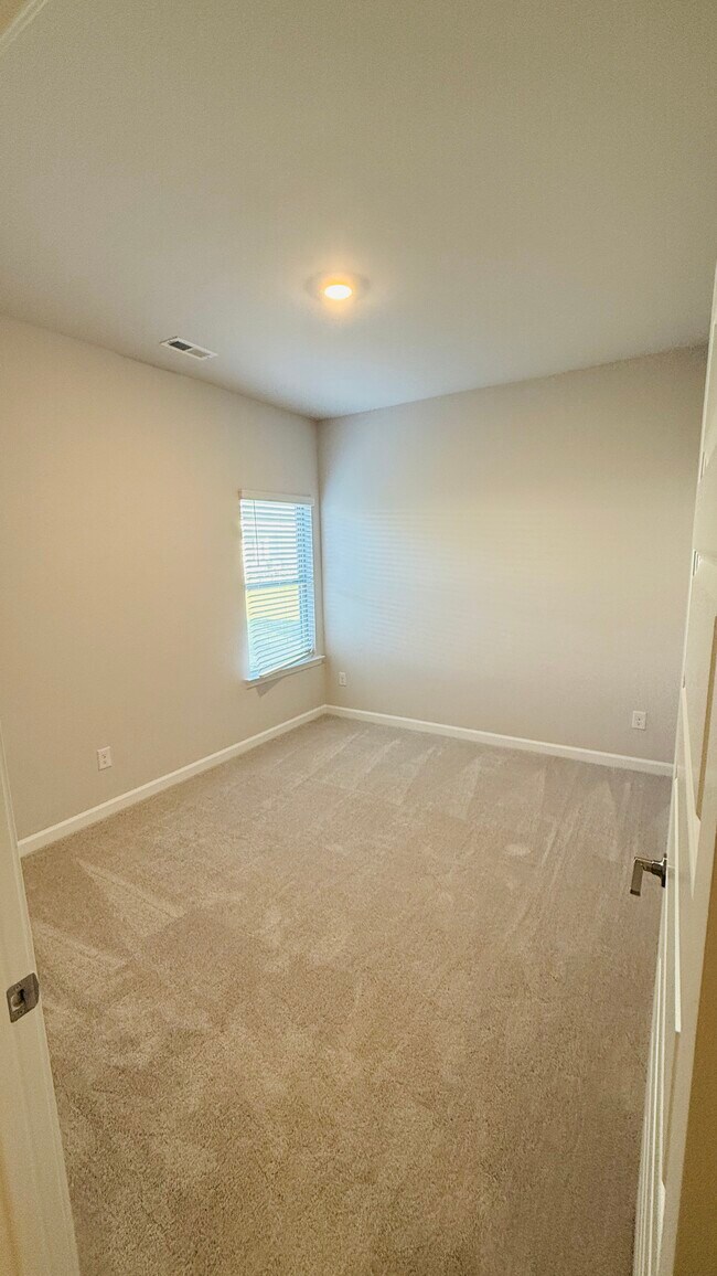 25150 Addlestone Dr, Athens, AL 35613 - photo 4