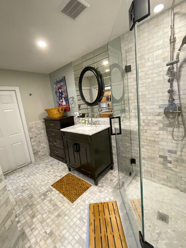 24 Warwick Rd unit B, Brookline, MA 02445 - photo 4