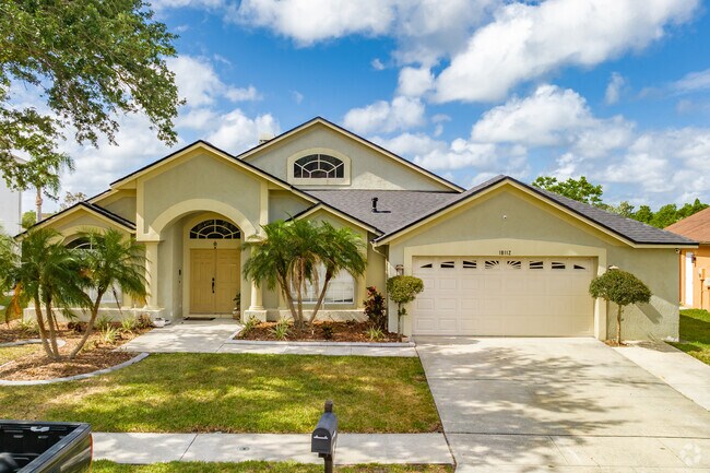 Clay Gully, Fl - Single family house garnished with beautiful palm trees