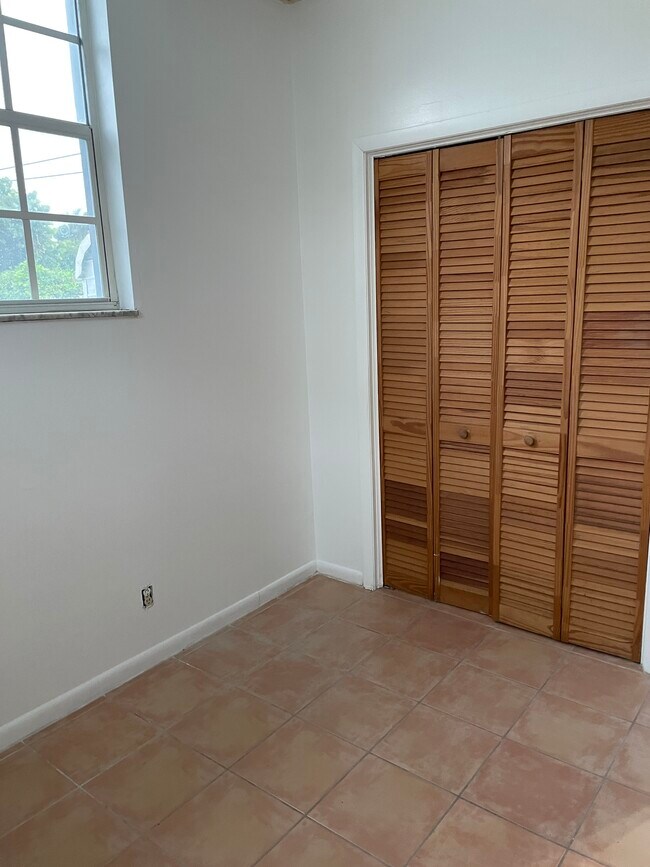 1628 Mckinley St unit Guest House, Hollywood, FL 33020 - photo 7