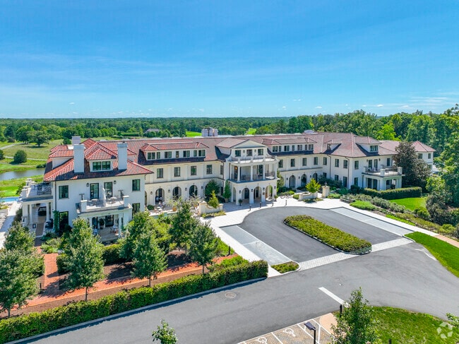 Keswick Hall is a large complex with clay tennis courts, golf and a pool.