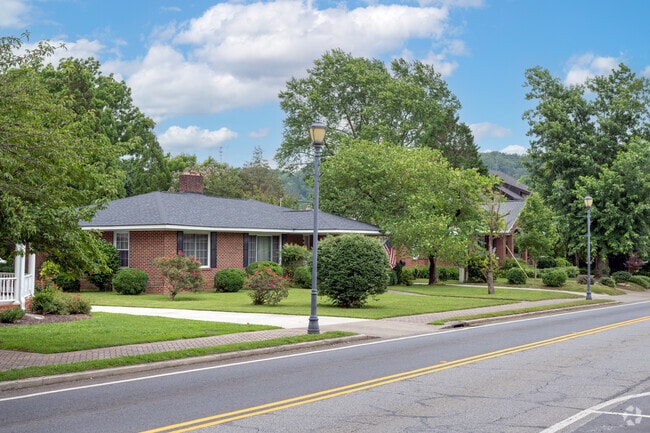 Ellijay has many ranch-style homes.