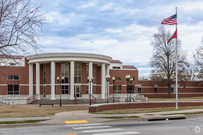 Springdale High School has 2,041 students in ninth through twelfth grade.