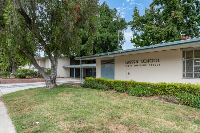 Lassen Elementary School has a long history of high student achievements in North Hills, CA.