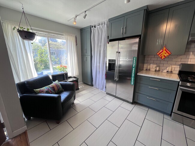 1482 Innes Ave unit Garden Unit, San Francisco, CA 94124 - photo 7